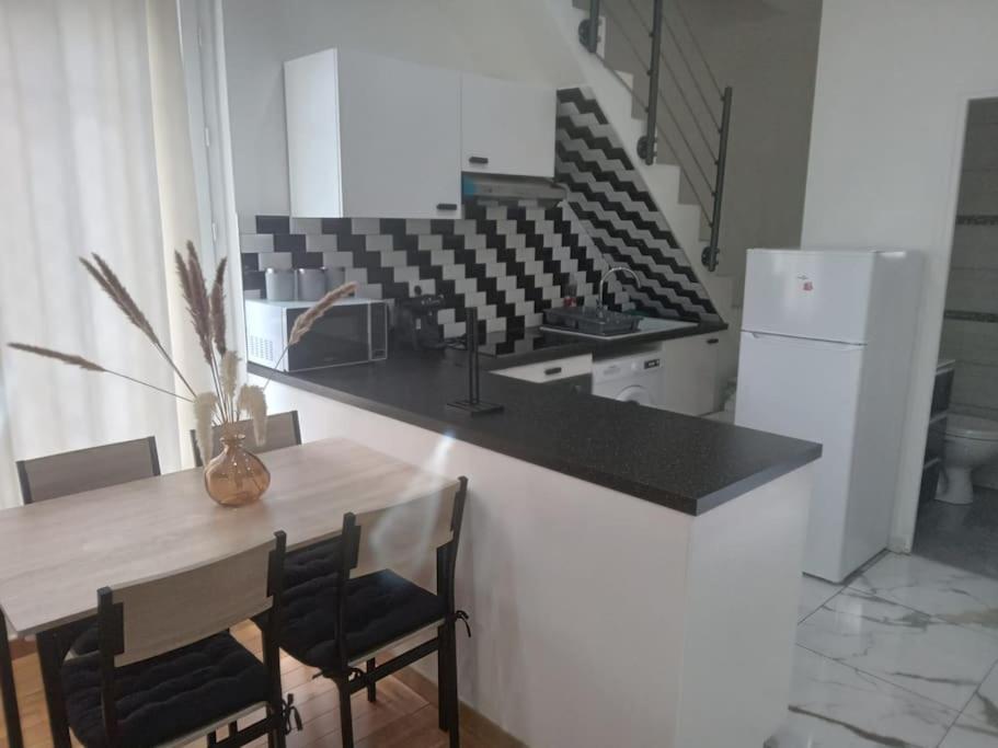 Joli Appartement De Vacances 에쿠엥 외부 사진