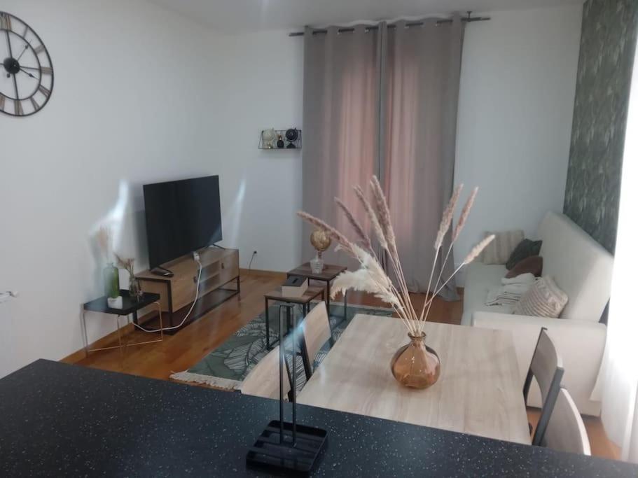 Joli Appartement De Vacances 에쿠엥 외부 사진